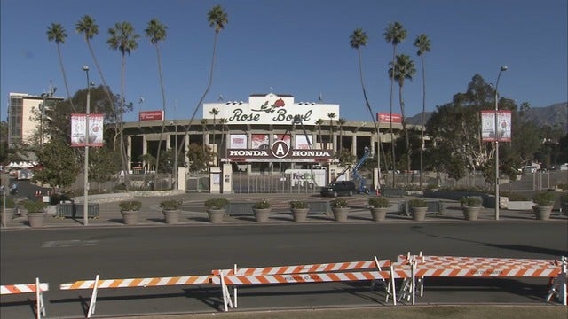 Oklahoma's Kelly lands in Rose Bowl, just like mom predicted