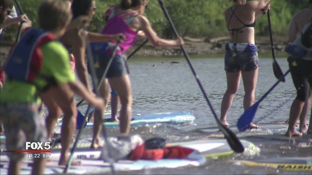 Stand up paddleboard race hits "The Hooch"
