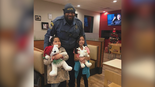 Athens police officer gifts stuffed animals to young girls