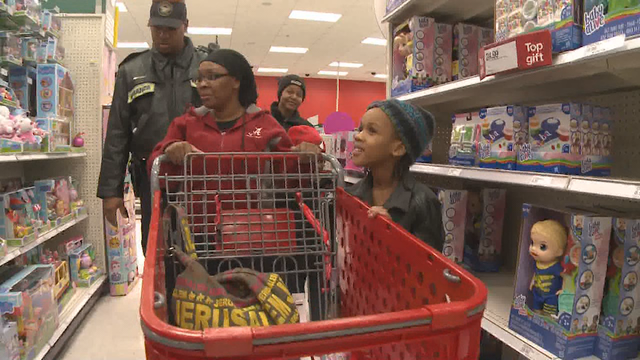 Police across metro Atlanta treat children to Christmas