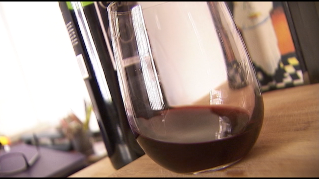 Reports: Two glasses of wine a day helps keep the weight away