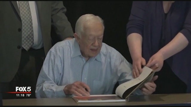 Former President Jimmy Carter receives statesmanship award
