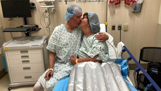Man donates kidney to wife of nearly 30 years: 'We're a team'