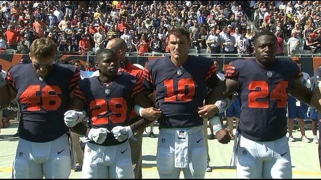 Chicago Bears link arms, Pittsburgh Steelers stay in locker room during national anthem