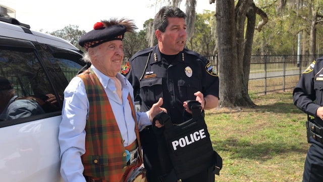 Man donates bulletproof vests to Mount Dora Police