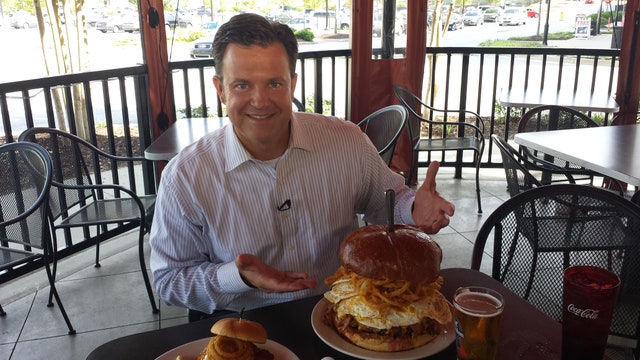 Burgers With Buck: Lucky's Burger and Brew