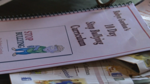 Nashville teen writes book to combat bullying