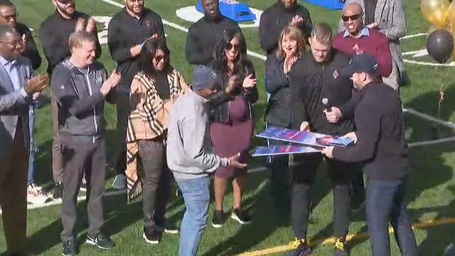 'Walter Payton NFL Man of the Year' nominees give Super Bowl tickets to teen