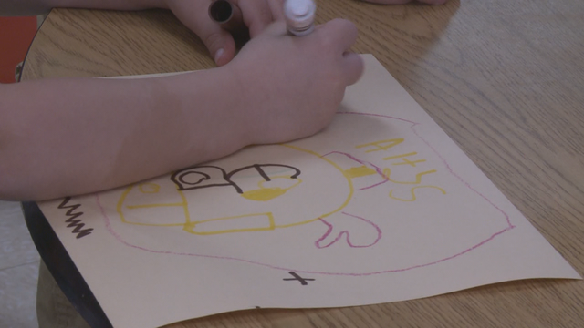 Cherokee County students writes 'thank you' cards to soldiers