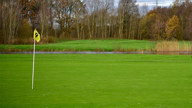 Golf club apologizes for calling cops on black women members