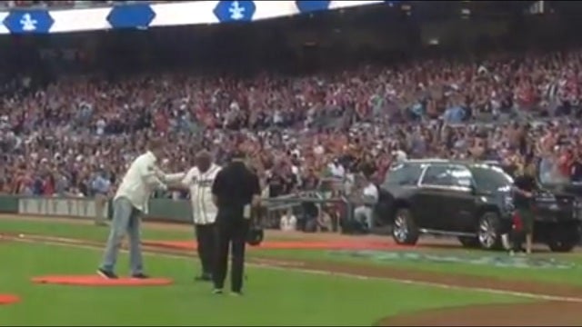 Braves greats help celebrate opening of new SunTrust Park