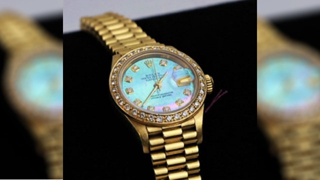 Need a late Valentine's Day gift? Try this online jewelry auction