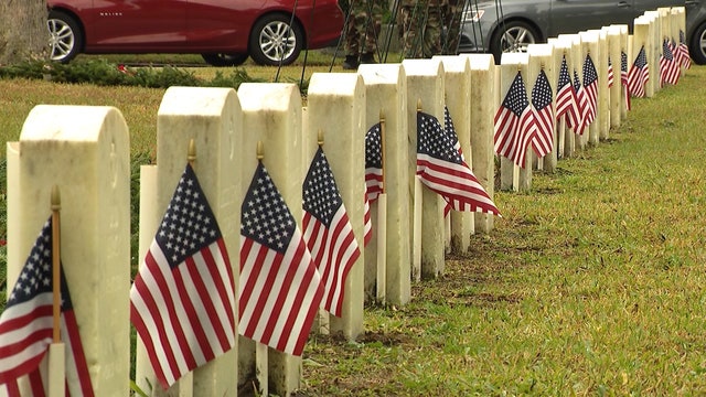 Florida man spends off days cleaning veterans' headstones