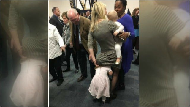 Jeff Dauler snaps hilarious photo of Jenn Hobby and her daughter