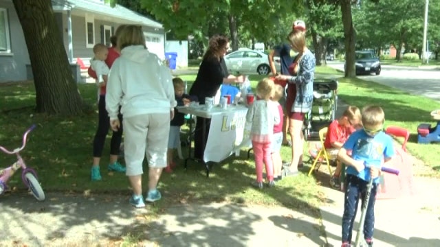 Wisconsin kids sell lemonade to benefit Harvey victims