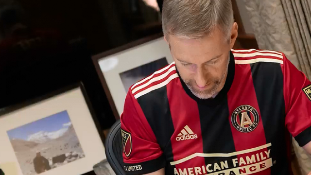 Portland mayor makes good on bet after Atlanta United victory