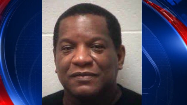 Former R. Kelly manager surrenders for terroristic threats
