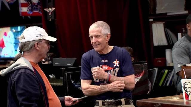 Hometown hero Mattress Mack invites Texans to Thanksgiving lunch