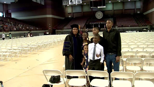 Single mother of five graduates from law school