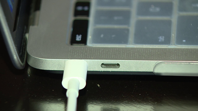 Apple reportedly switching iPhone charging cord