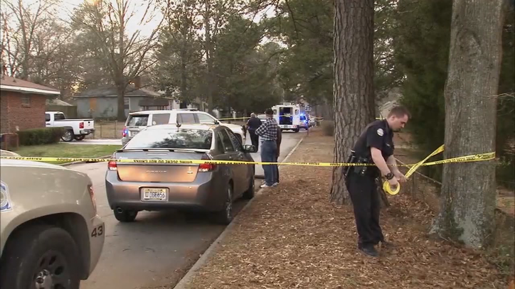 Man Found Dead Behind Forest Park Home Identified | FOX 5 Atlanta