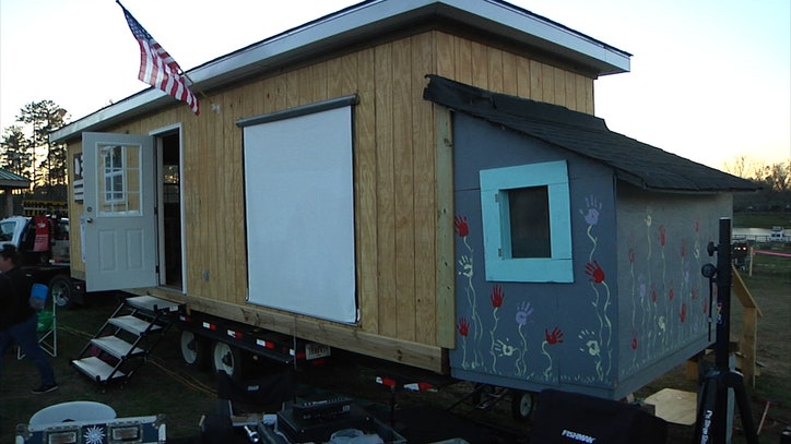 Tiny House Donated To Needy Veteran Wife Fox 5 Atlanta