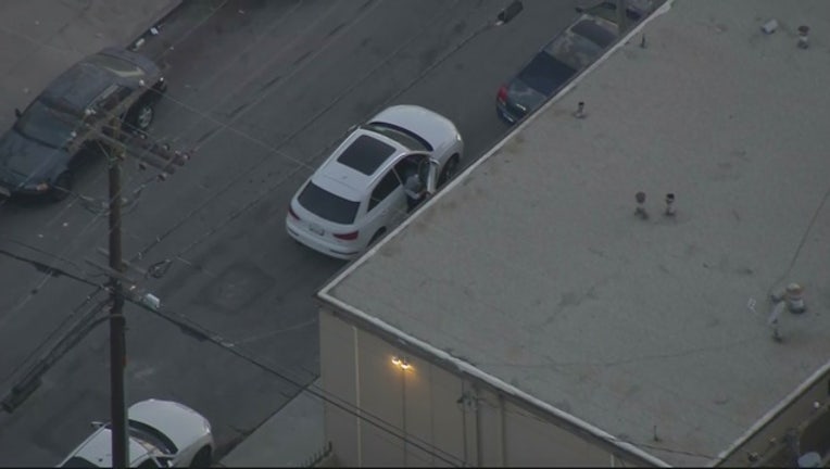 Police pursuit of possible stolen SUV through Long Beach area-407068.jpg