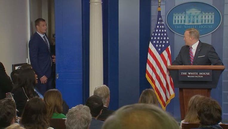 2f3924ba-Rob Gronkowski interrupts Whtie House briefing-401720