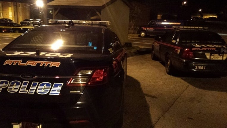 bda8e100-Atleast 3 shot in NW Atlanta apartment compex