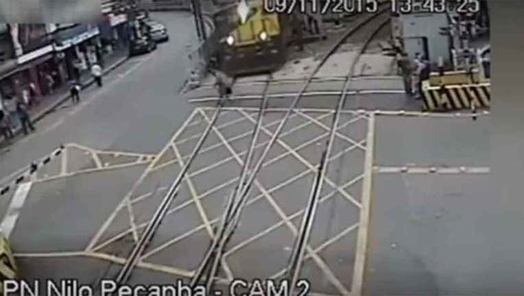 4f341c0c-Man narrowly misses being hit by train-402970