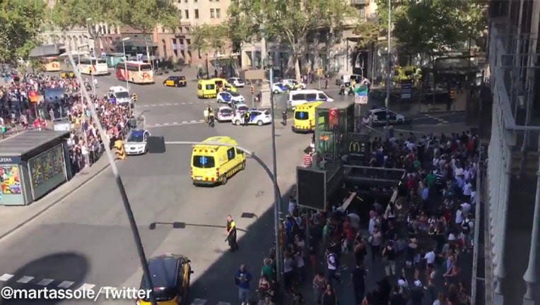 d8e3aab6-Barcelona_police_say_van_drives_into_cro_0_20170817155925-401720-401720