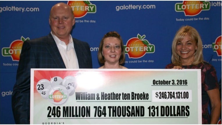 df1e21a8-Brookhaven couple wins lottery_1475583639218.jpg