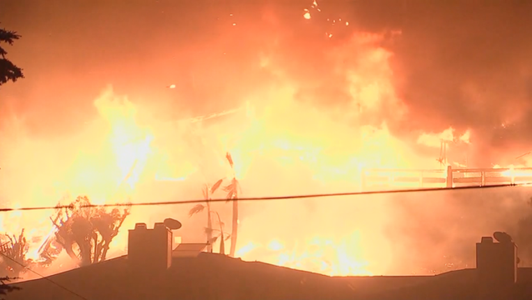 bf635286-CA VENTURA WILDFIRES 12-5.mpg_06.42.01.16_1512475078045.png