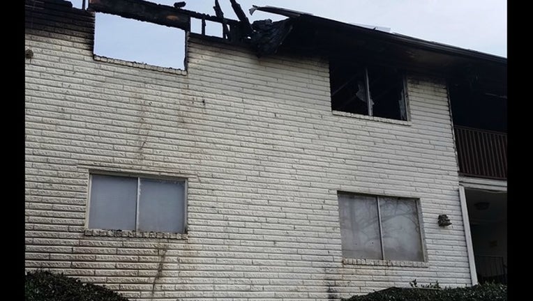 78987cd1-Families displaced after apartment fire 1_1451765179144.jpg