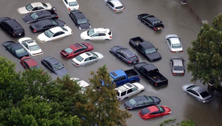 bc2f83d0-Flooded cars will start flooding the market