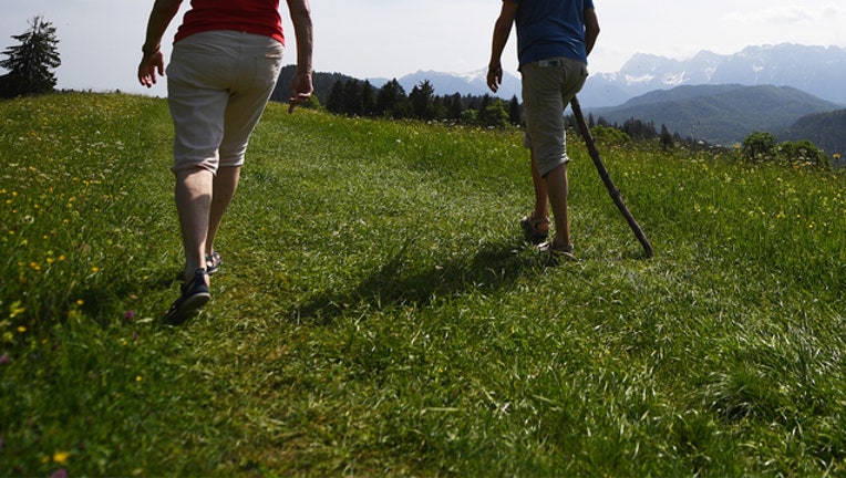 e6e97fbd-GETTY hikers_1562171931420.jpg-407693.jpg