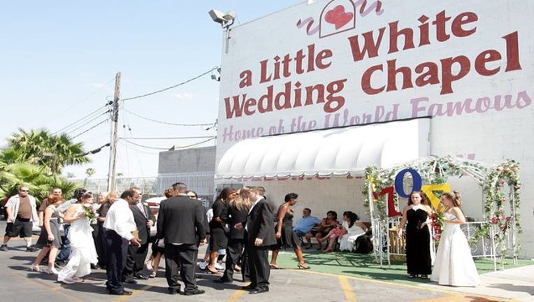 8f1f2759-75095181EM079_Couples_Flock_1555449846479-407068