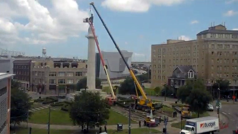 Lee-Circle-NOLA-statue-removal_1495222385555-402429.jpg