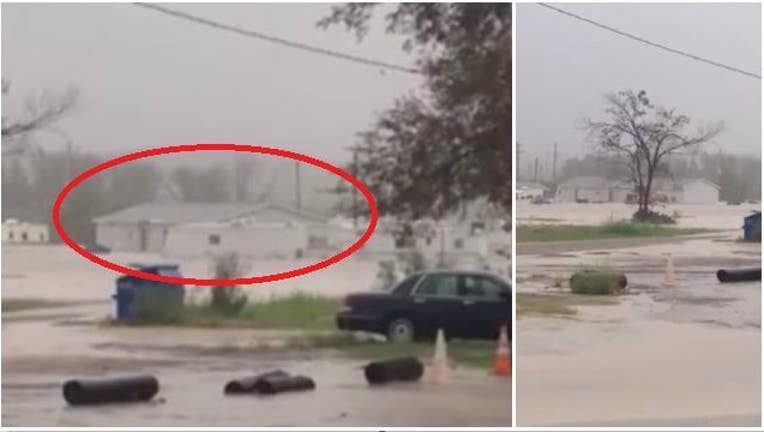 430eaf58-Mobile Home Floats Away in Texas