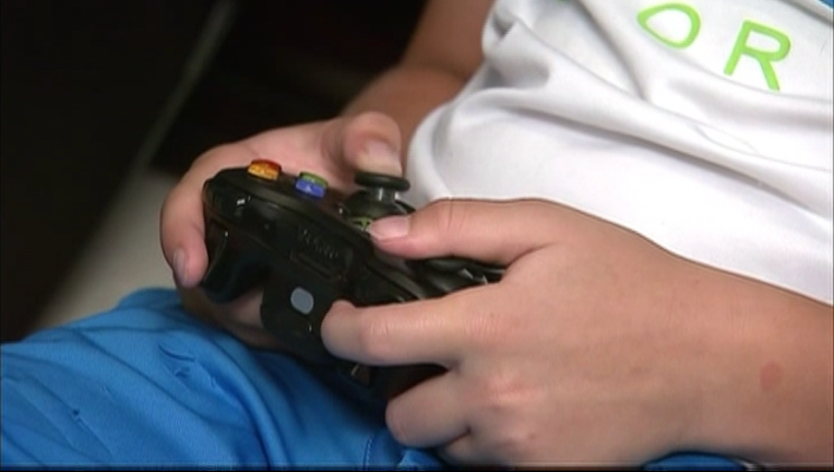 NY__LETTING_KIDS_WIN_GAMES__DELIKAT_PKG___5L07BH7A.mp4_00.01.38.15_1450445543212.png