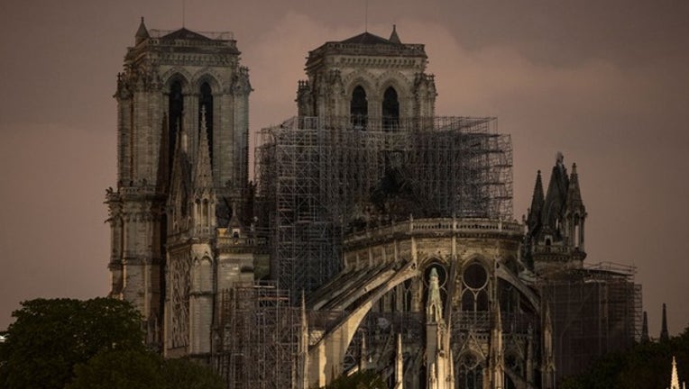 Notre Dame at night after fire-400801-400801