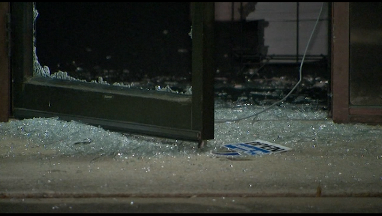 d4e8ffe1-P SOUTHSIDE IND PKWY BURGLARY _00.00.30.29_1445249317054.png
