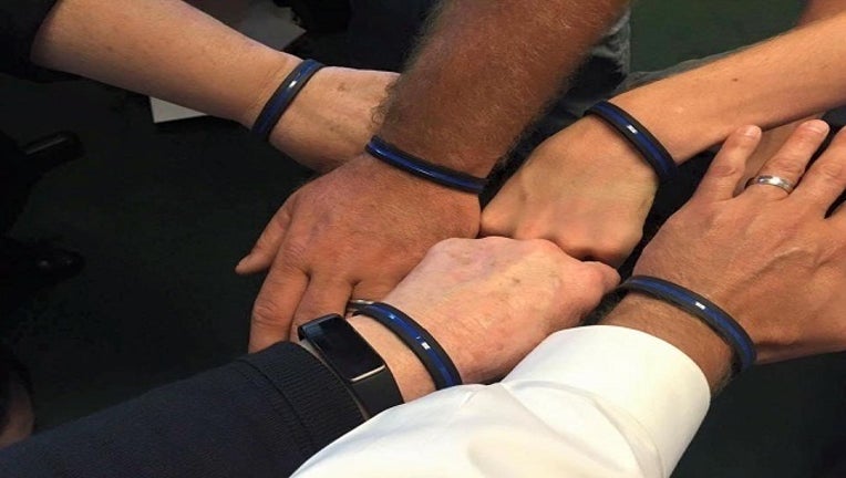 823d8819-Police support bands640x360_1472138659160.jpg