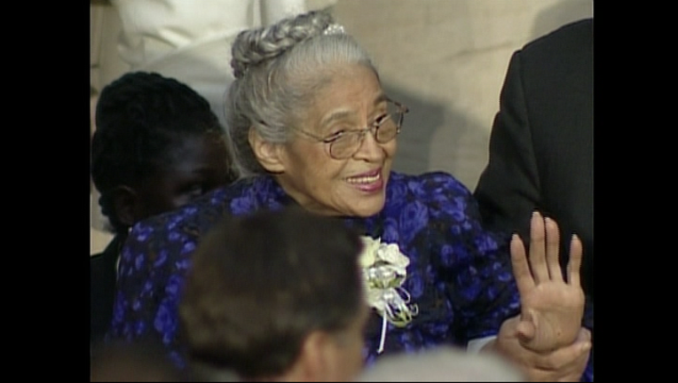 32ebaad2-ROSA_PARKS_BUS_ANNIVERSARY__FILE___5KZG4GAA.mp4_00.00.04.13_1448997753095.png