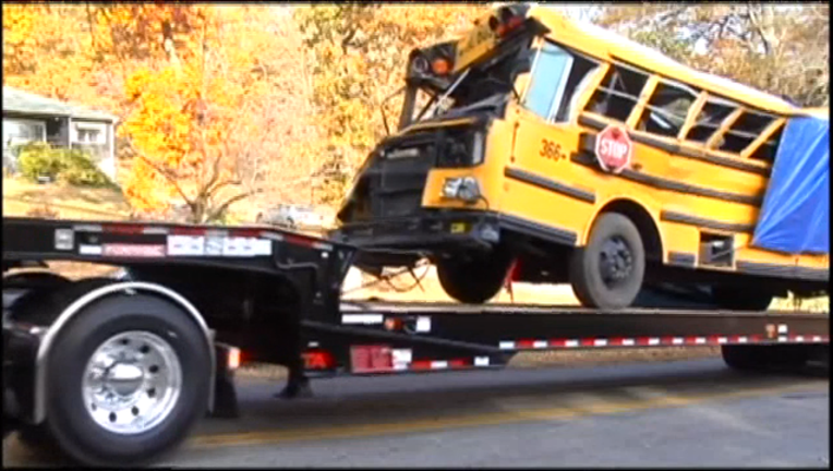 S DEADLY CHATT BUS AX 6P_00.00.04.05_1479862759792.png