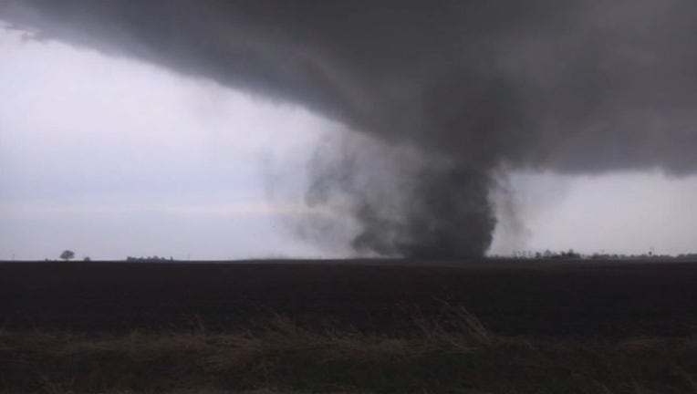 aee12268-Tornado_rolls_through_Illinois_0_20170301134226