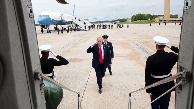 9906370a-President Donald Trump Marine One-401720