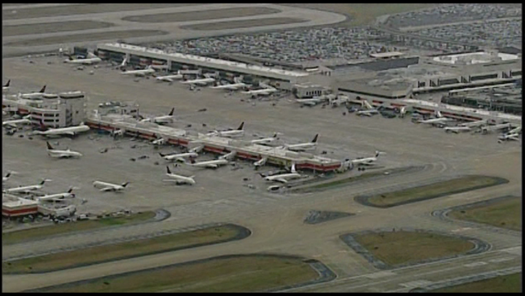 6a462f90-V HARTSFIELD PLANES BACKED UP 5P_WAGAc1de_146.mxf_00.00.15.17_1489526901698.png