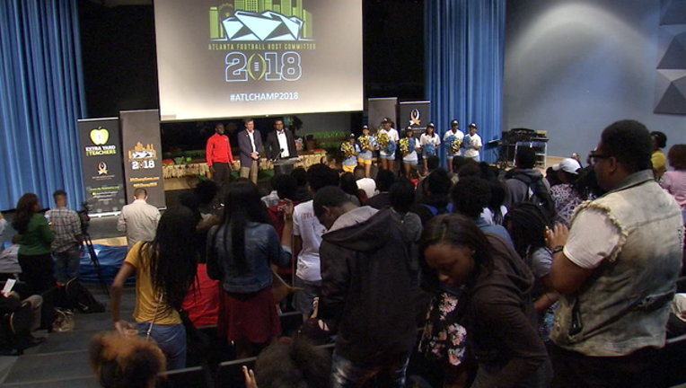 V MAYS HS ALL IN MOMENT 5P_00.00.50.13_1493769928289.png