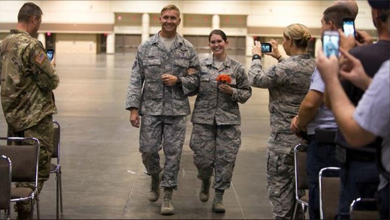 5afdc82d-Florida National Guard Senior Airmen Lauren Durham and Michael Davis exchanged vows in Orlando before helping with hurricane recovery-404023